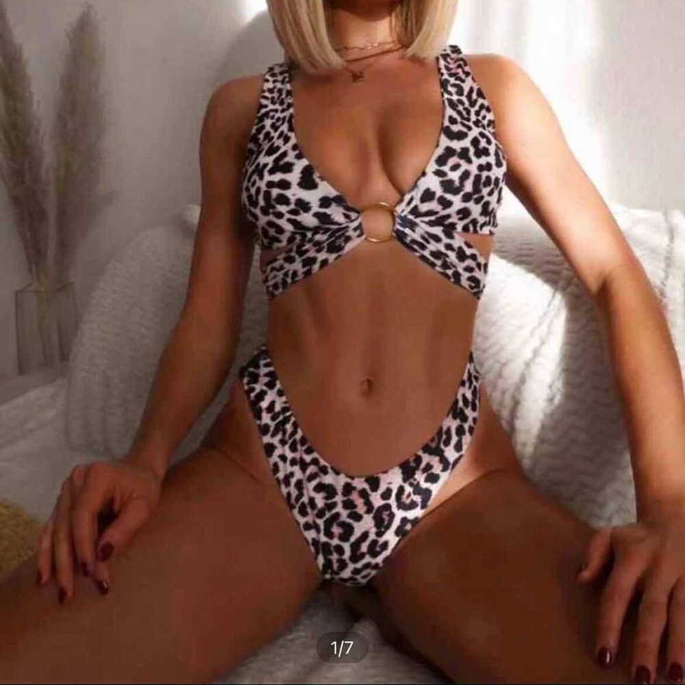 Cheetah print swimsuit🐆